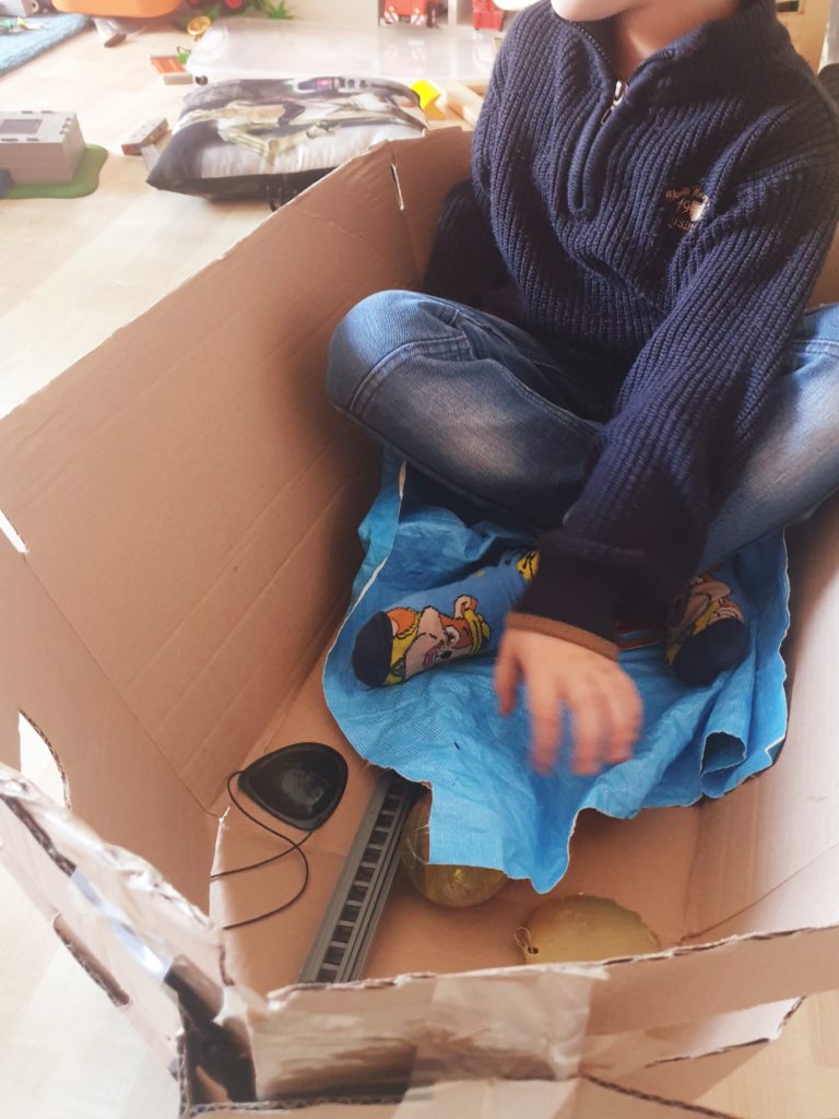 Wochenende in Bildern November19 Piratenboot aus einem Pappkarton