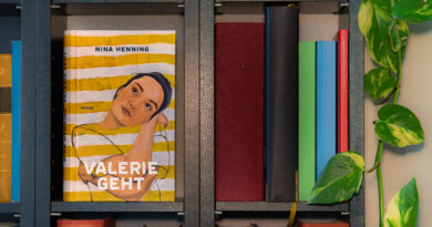 Henning: Valerie geht. Rezension